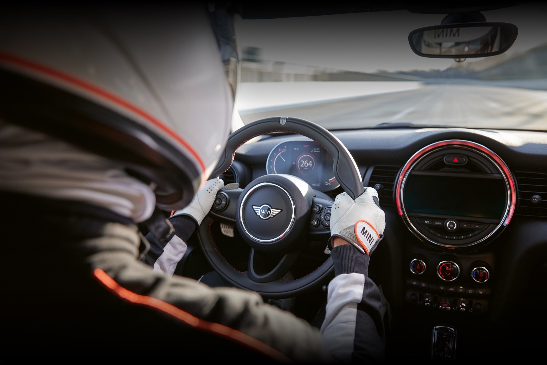 MINI John Cooper Works GP – volan – kabina